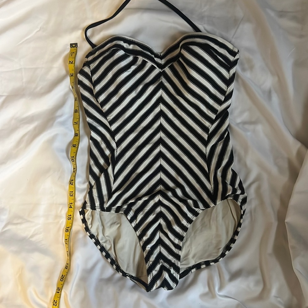 Robin Piccone stripped bathing suit